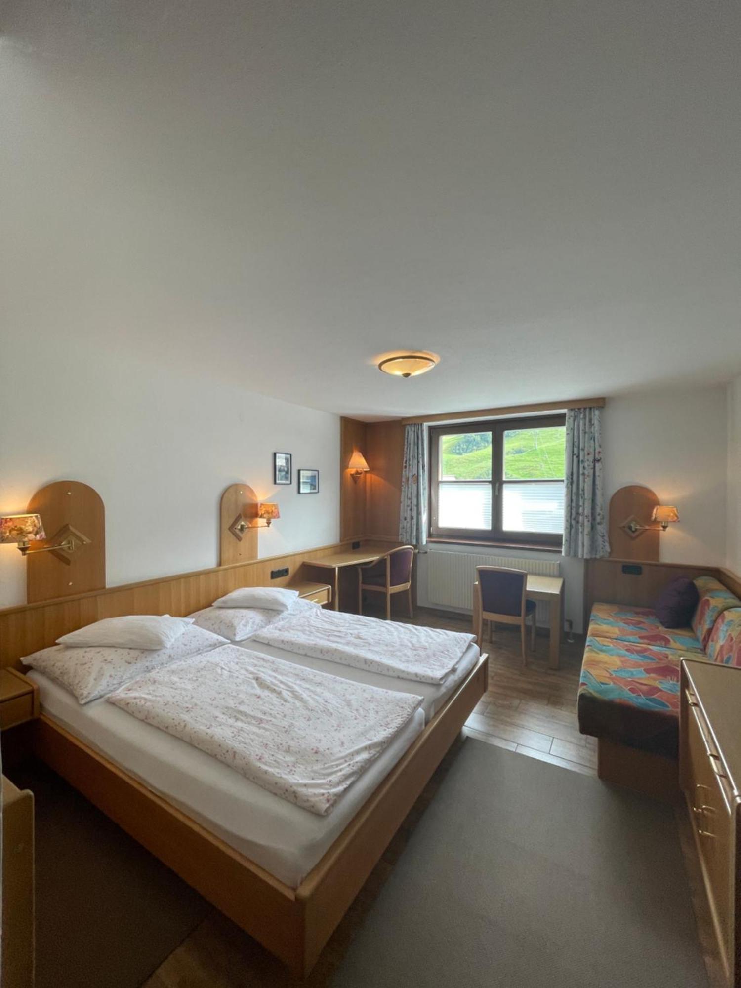 Restaurant-Pension Dorfwirt Bad Kleinkirchheim Buitenkant foto