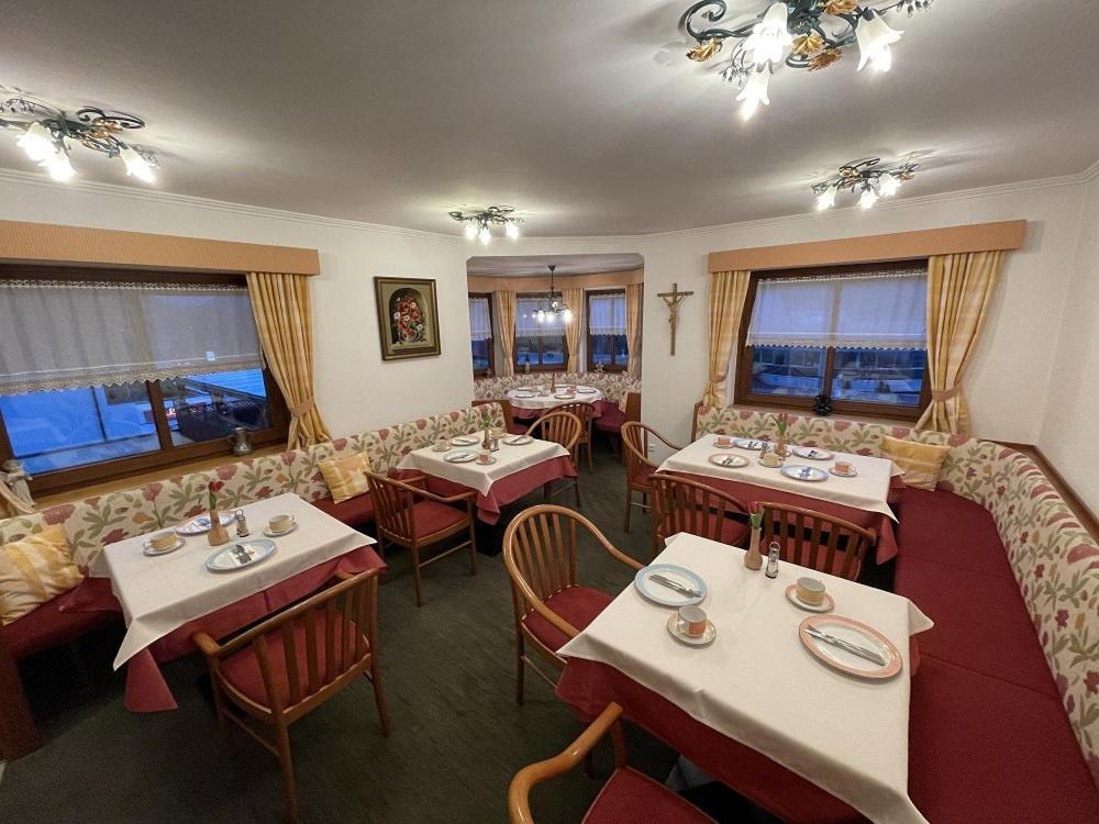 Restaurant-Pension Dorfwirt Bad Kleinkirchheim Buitenkant foto