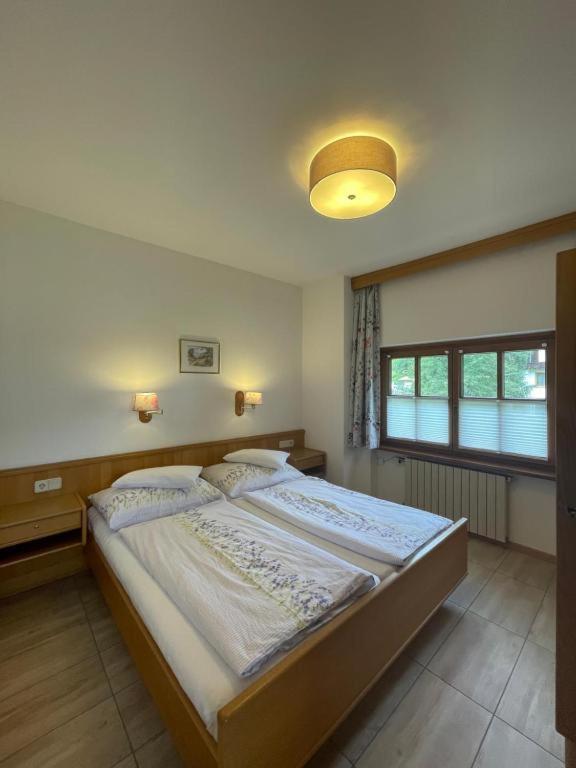Restaurant-Pension Dorfwirt Bad Kleinkirchheim Buitenkant foto